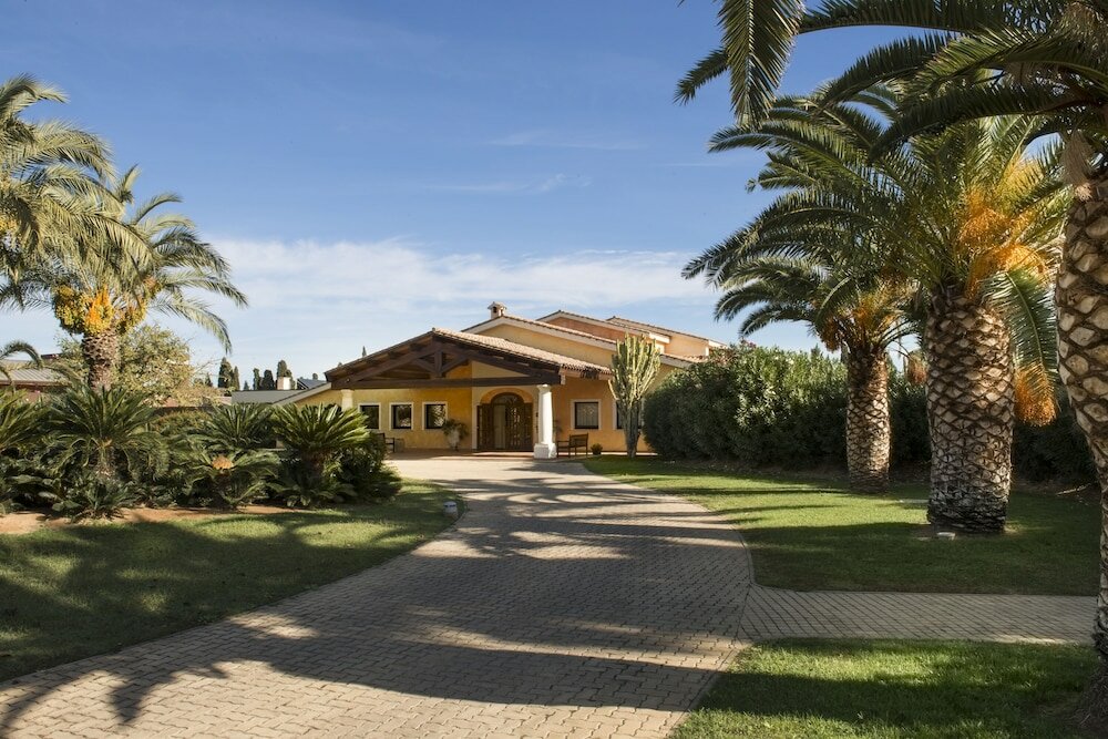 Фото Lantana Resort Hotel & Apartments