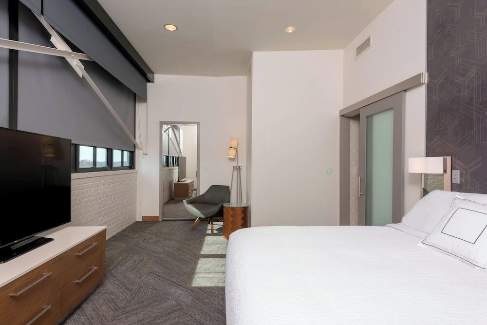 Фото Courtyard by Marriott Waterloo Cedar Falls