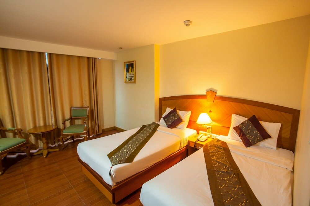 Фото Nh Elegant Hotel