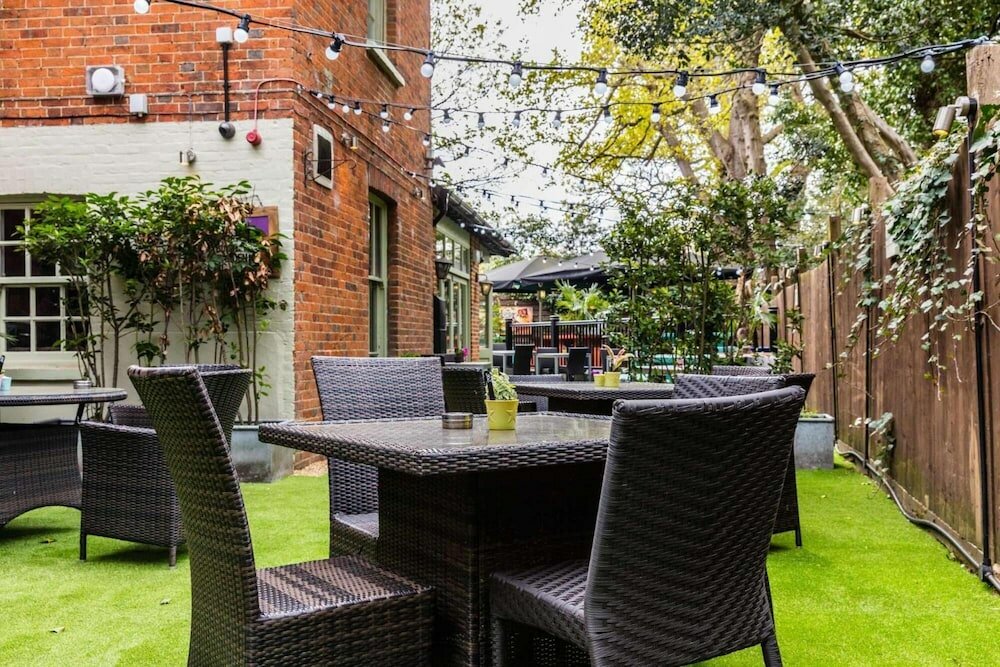 Фото The Hand & Spear