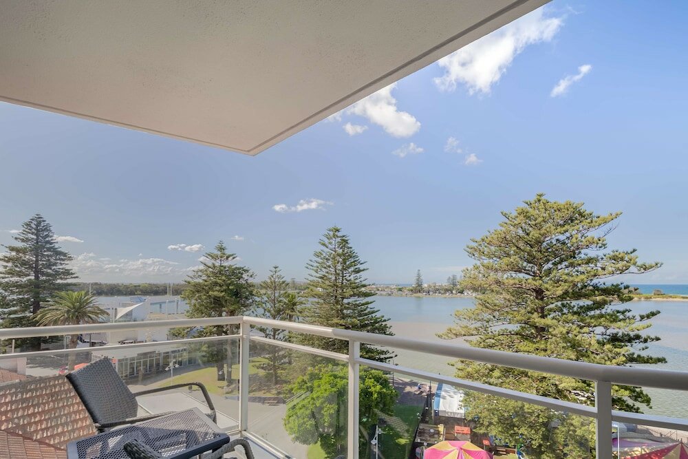 Фото Oaks Waterfront Resort