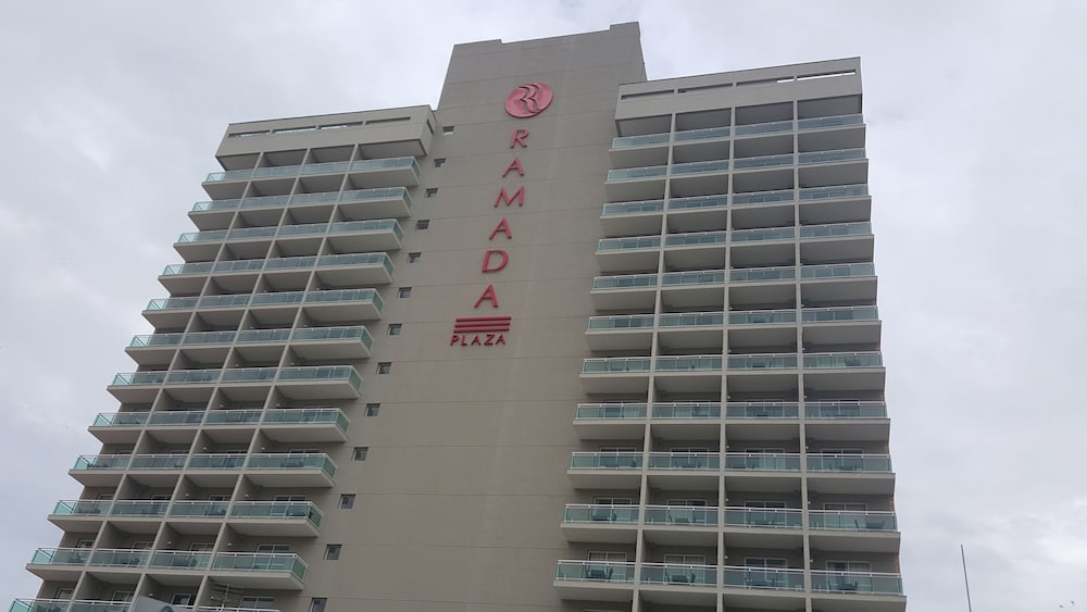 Фото Ramada by Wyndham Macae Hotel & Suites