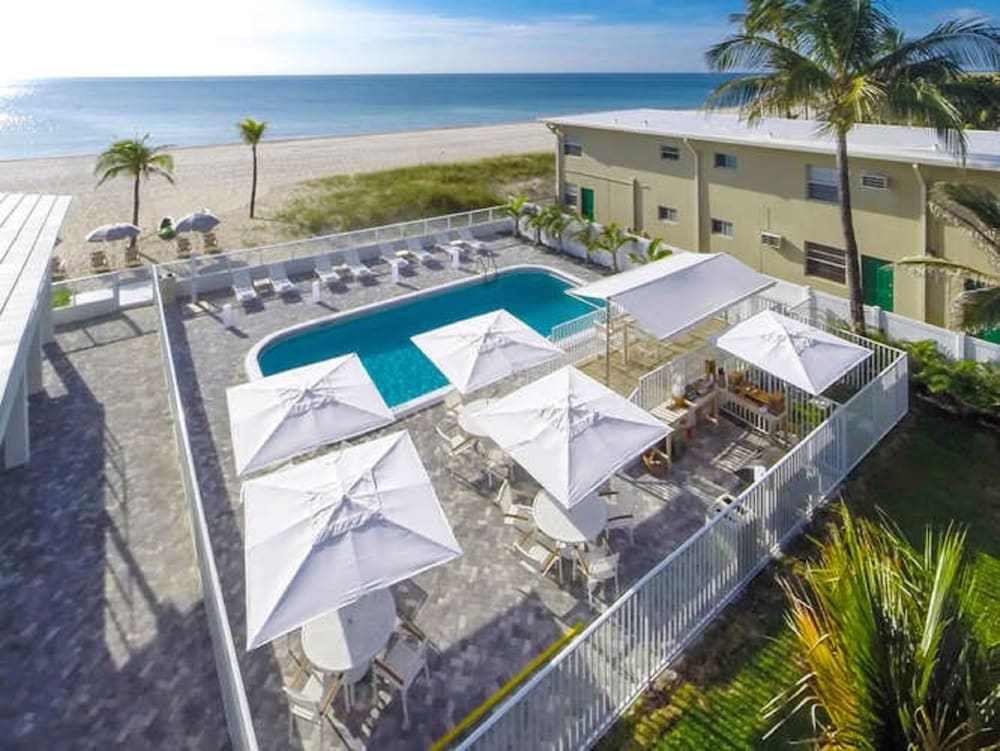 Фото Tides Inn Hotel