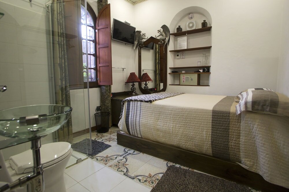 Фото Bogota Bed & Breakfast Inn