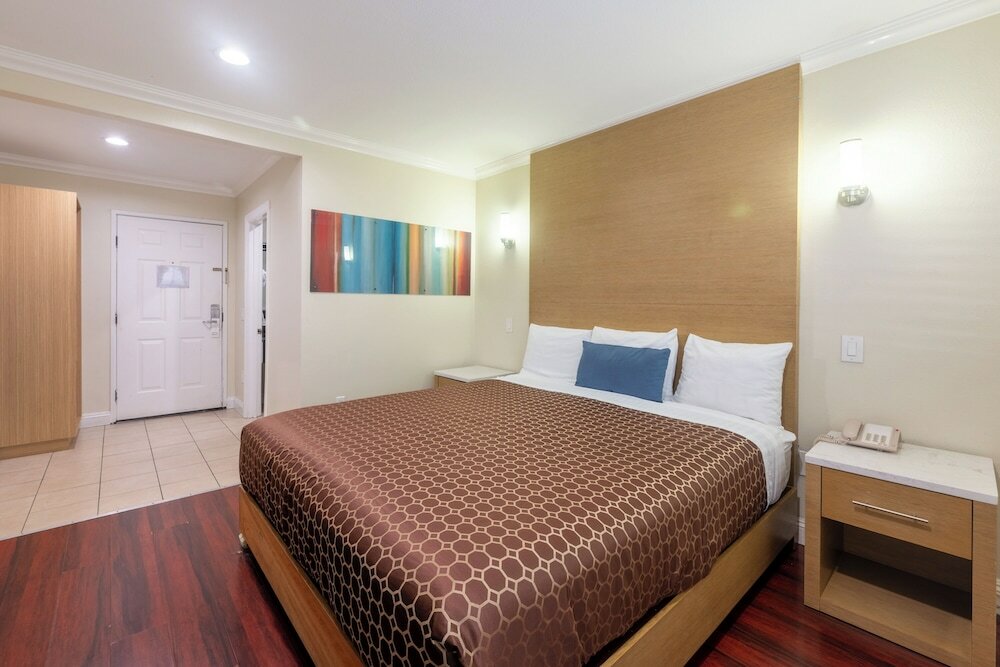 Фото Hollywood City Inn