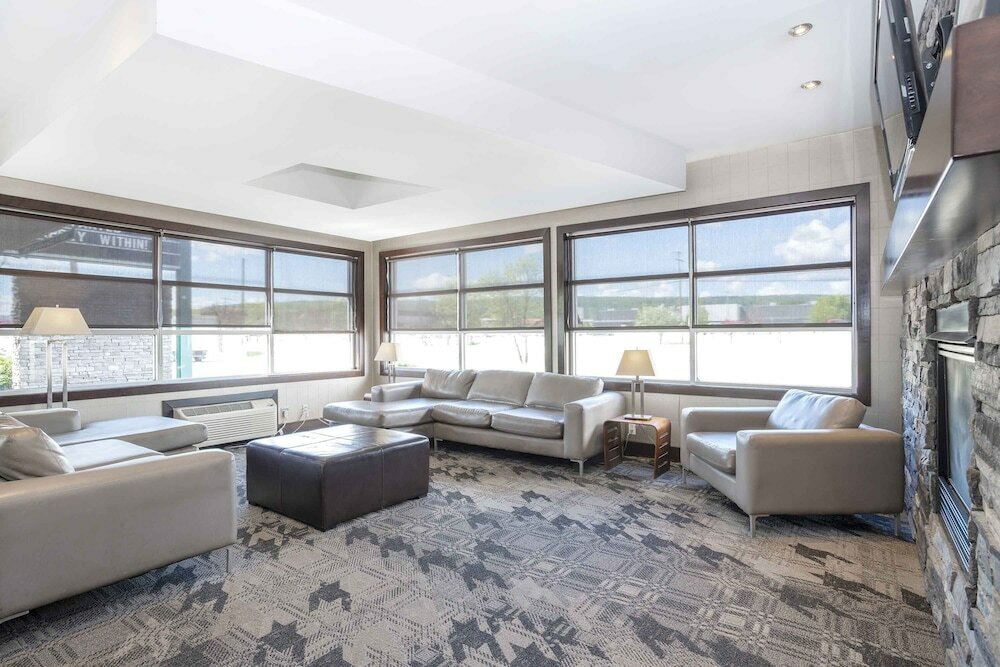 Фото Sandman Hotel & Suites Prince George