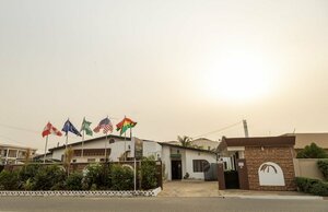 Гостиница Hill View Hotel West Airport