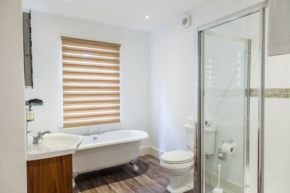 Фото The Wychwood Inn