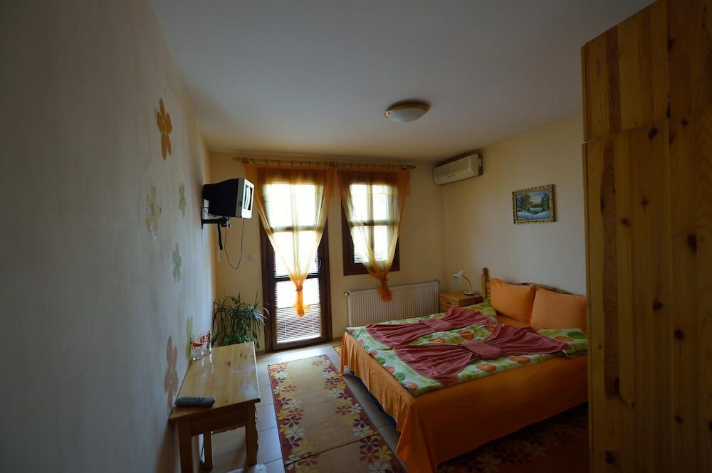 Фото Hotel Varusha