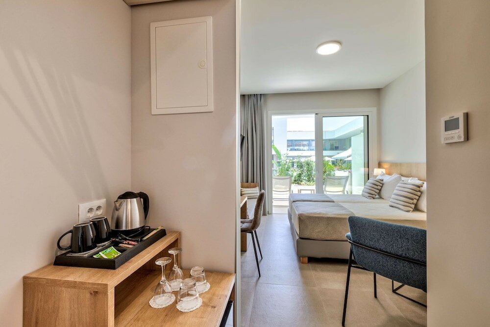 Фото White Olive Premium Laganas