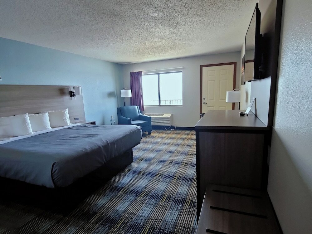 Фото Bavarian Haus Lakefront Inn