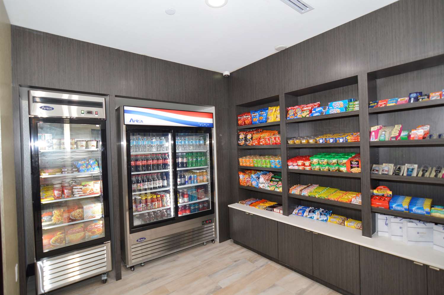 Фото Best Western Plus Pasadena Inn & Suites