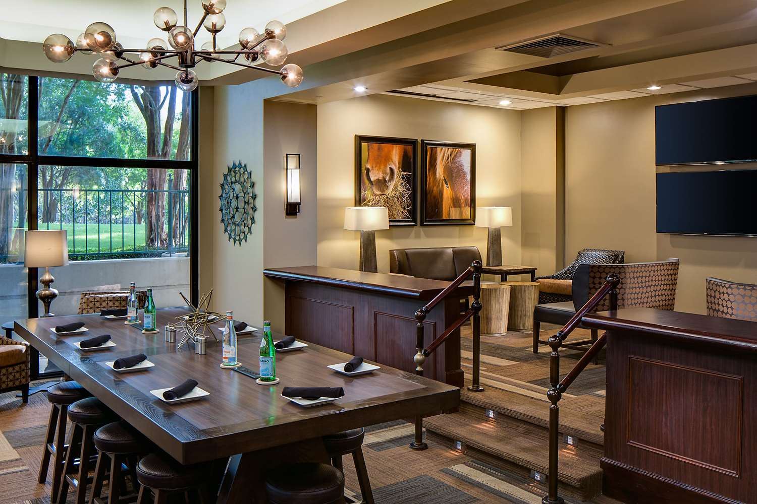 Фото Embassy Suites by Hilton Dallas Love Field