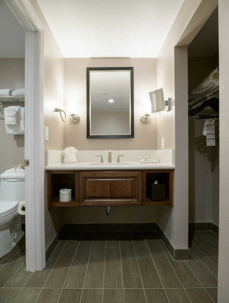 Фото Woodcrest Hotel