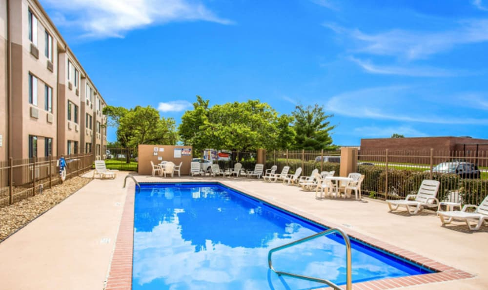 Фото Sleep Inn Kansas City International Airport