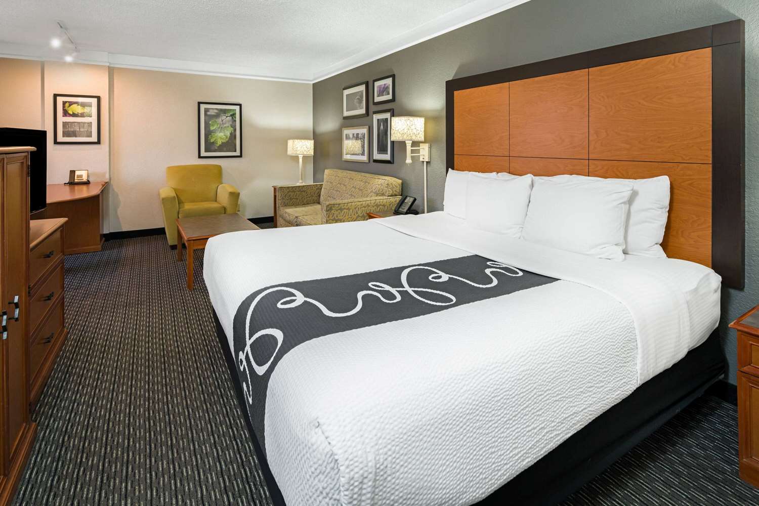 Фото La Quinta Inn & Suites by Wyndham Buena Park