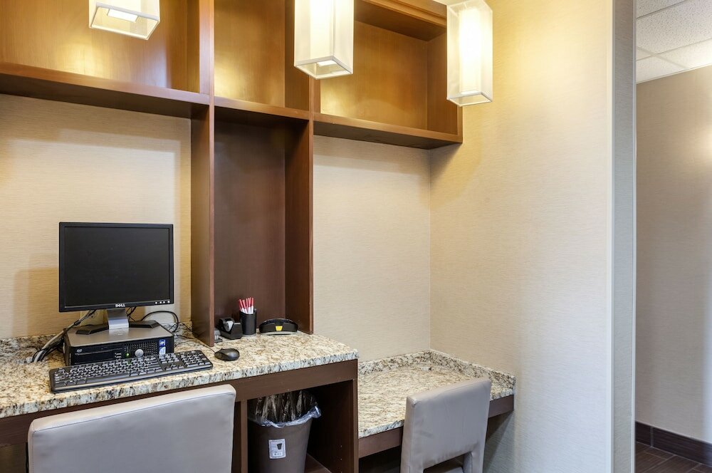 Фото Comfort Suites University