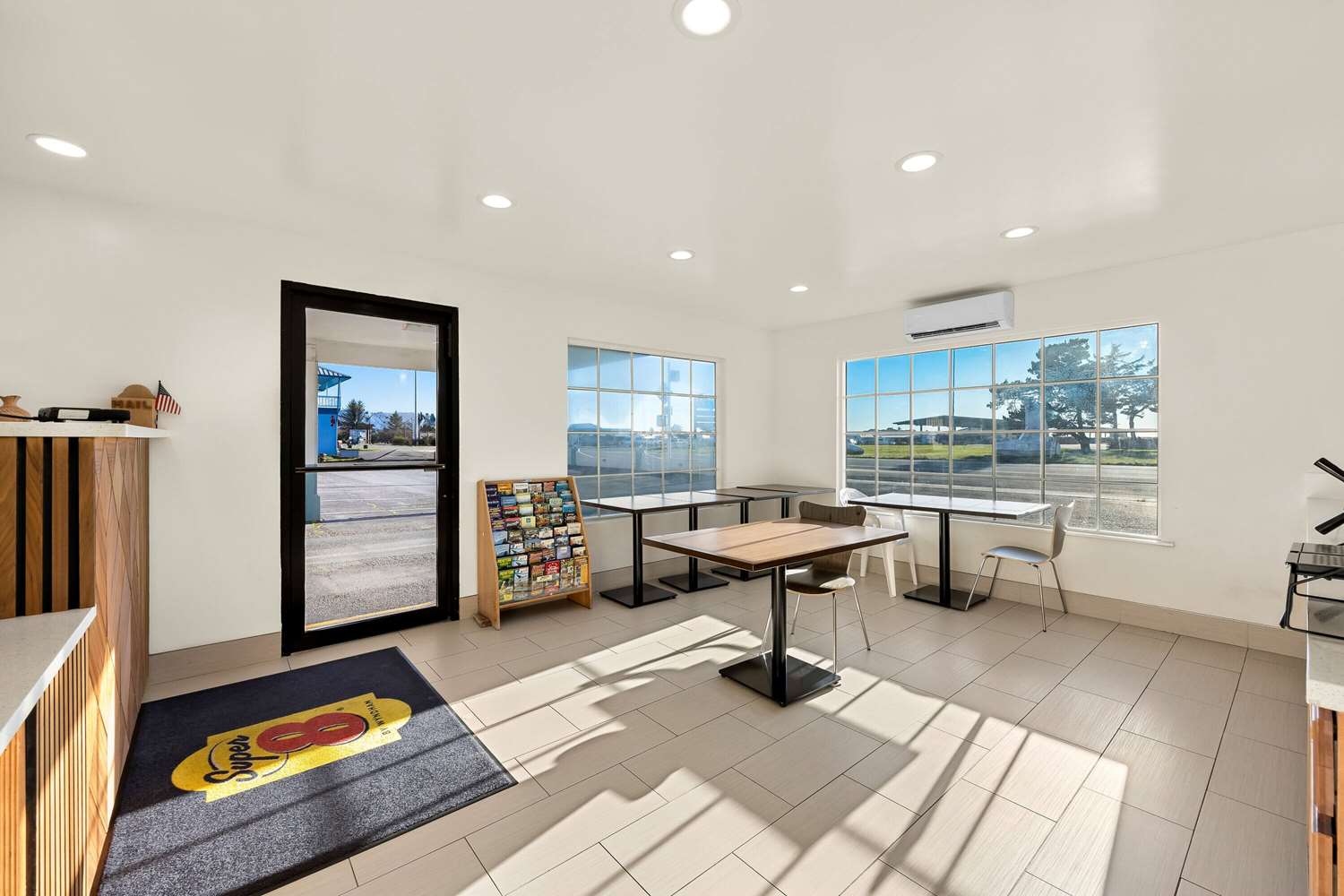 Фото Super 8 by Wyndham Crescent City