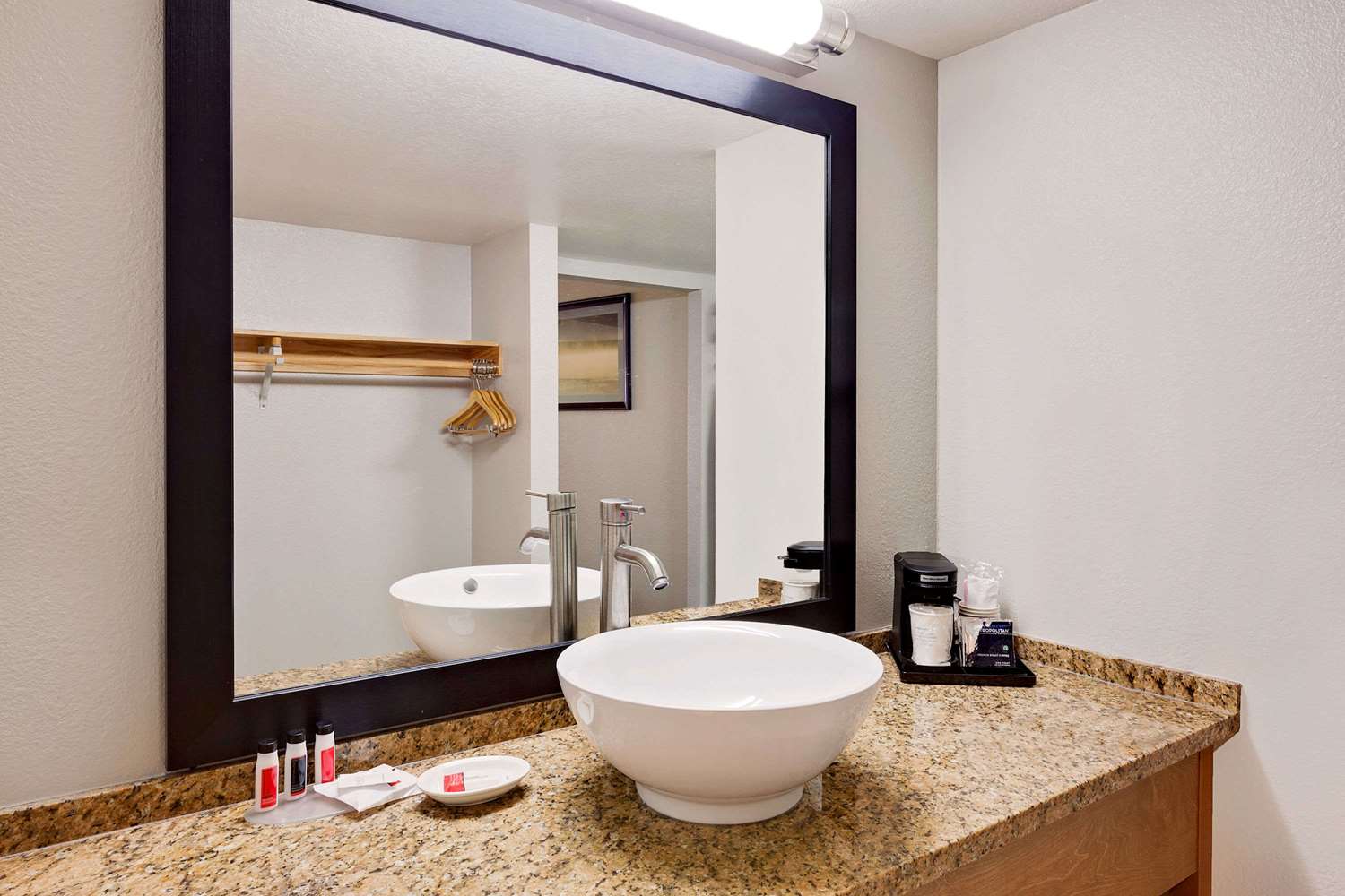 Фото Days Inn & Suites by Wyndham Arcata