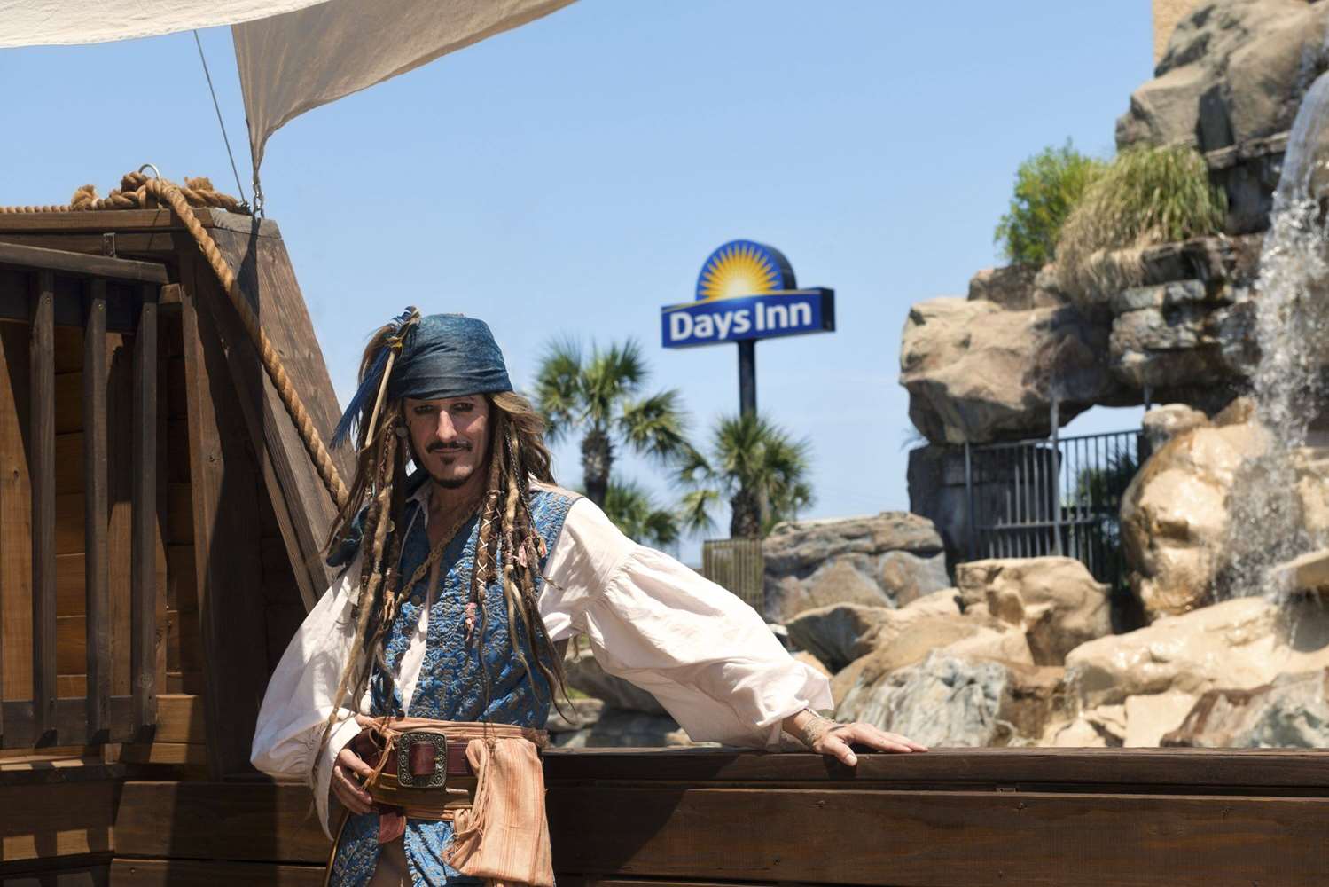 Фото Days Inn by Wyndham Panama City Beach/Ocean Front