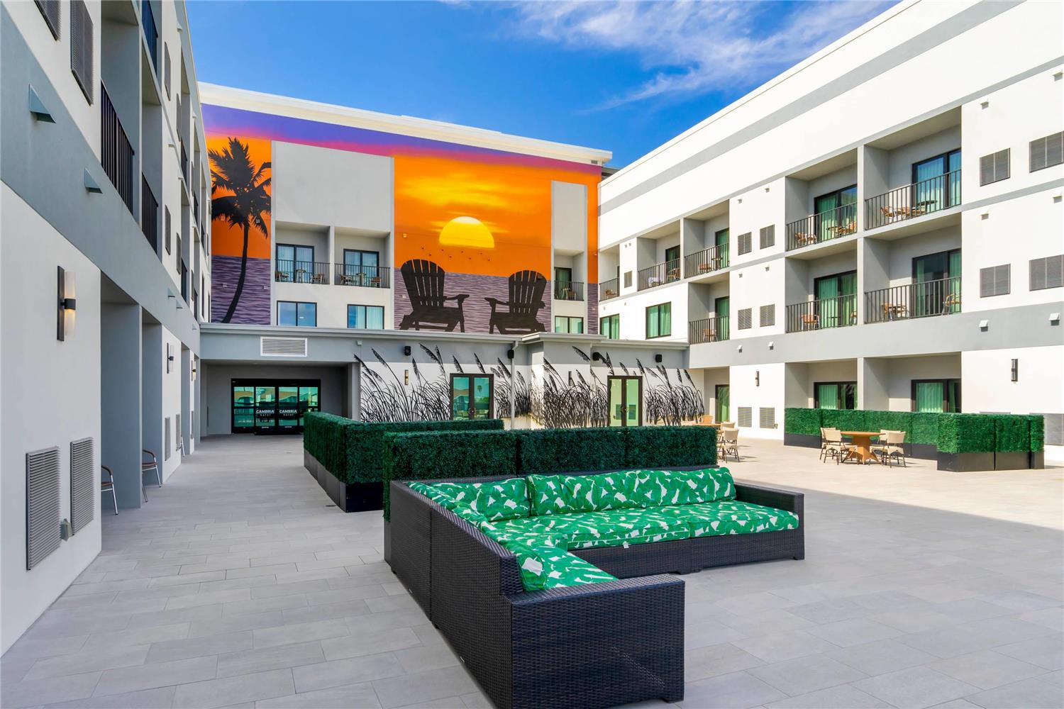 Фото Cambria Hotel St Petersburg-Madeira Beach Marina