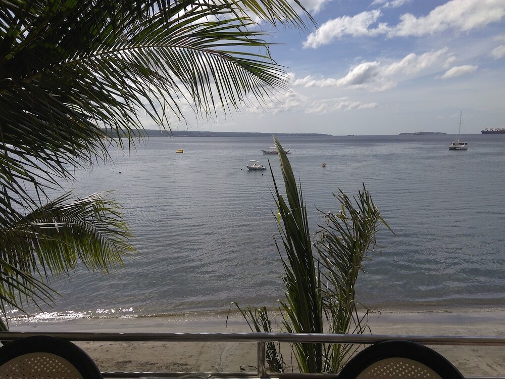 Фото Mango's Beachfront Resort