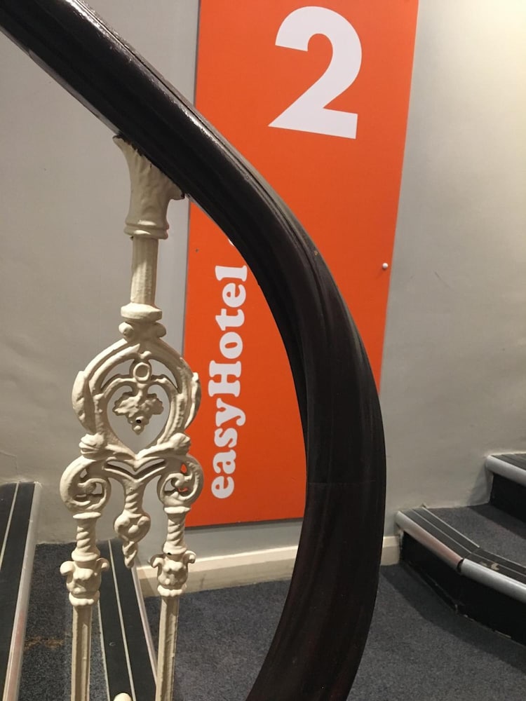 Фото EasyHotel London South Kensington