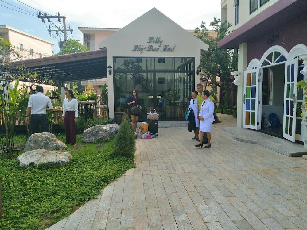Фото Ploy's Pearl Hotel
