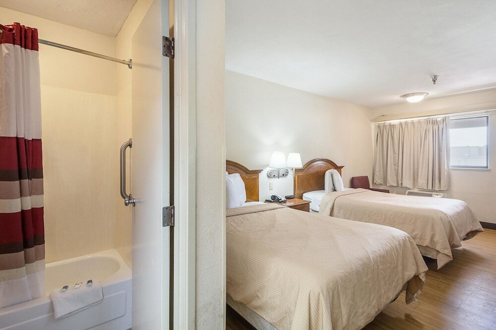 Фото Rodeway Inn Tampa near Busch Gardens - Usf