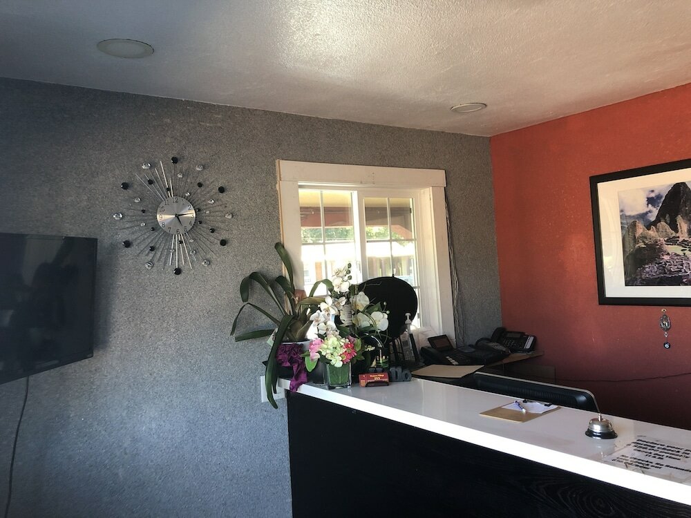 Фото Western Village Inn