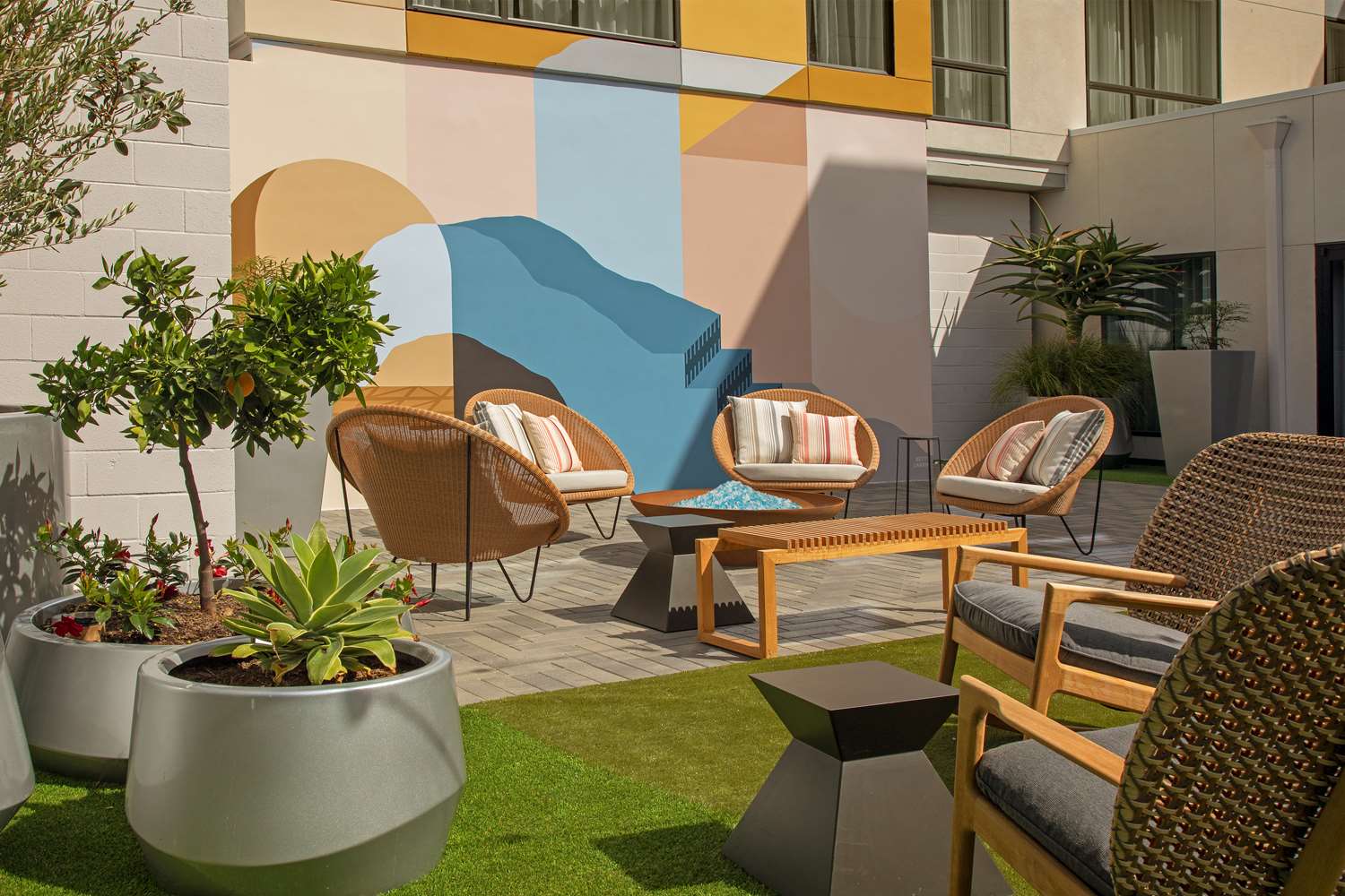 Фото The Monsaraz San Diego, Tapestry Collection by Hilton