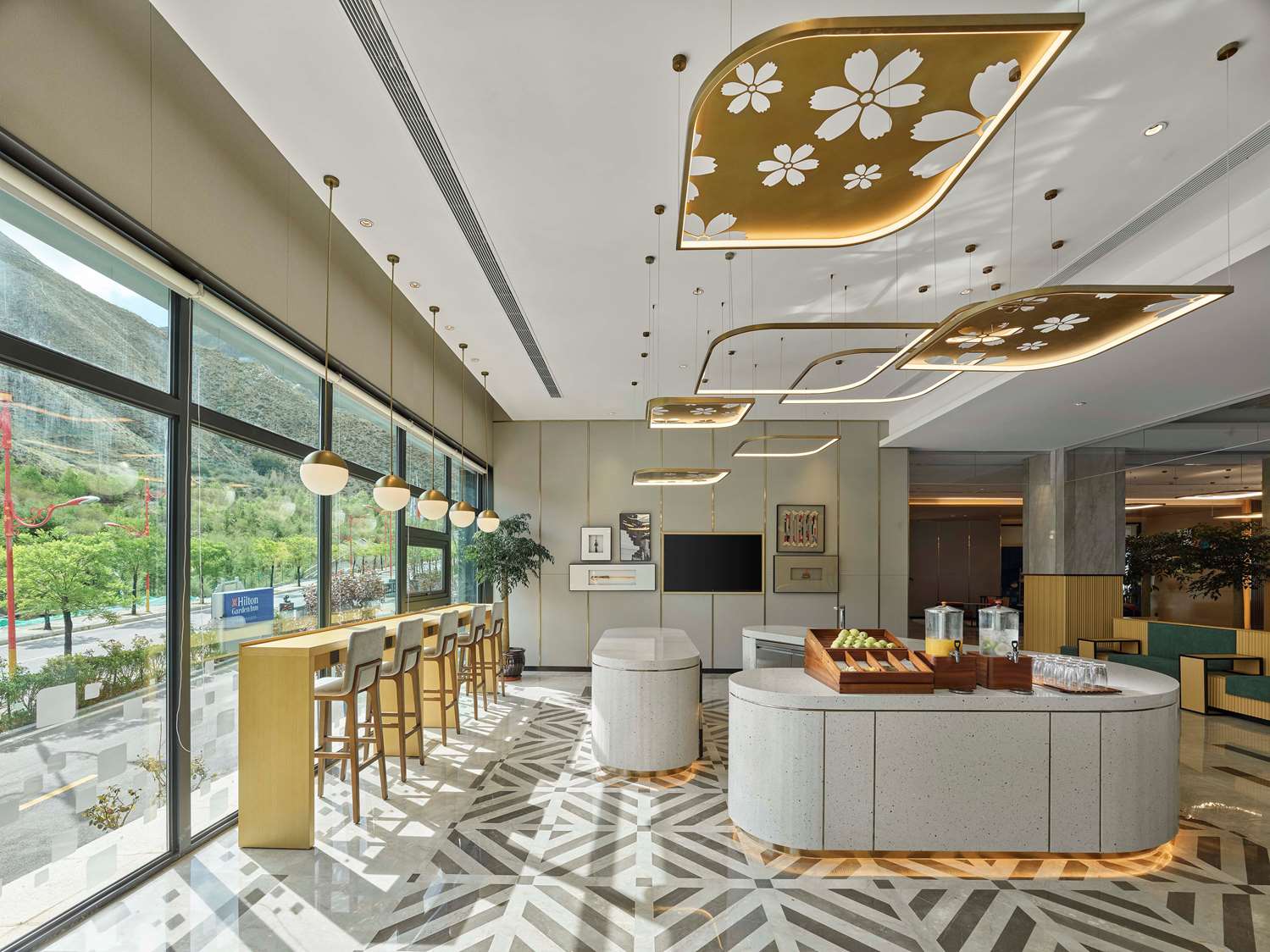 Фото Hilton Garden Inn Lhasa