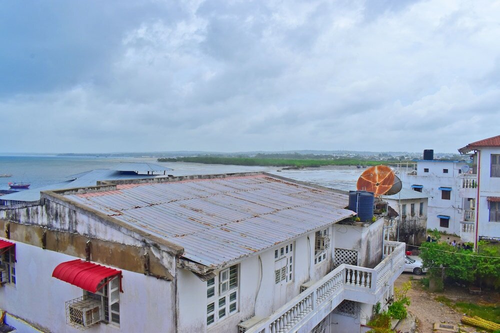 Фото Funguni Palace Hotel