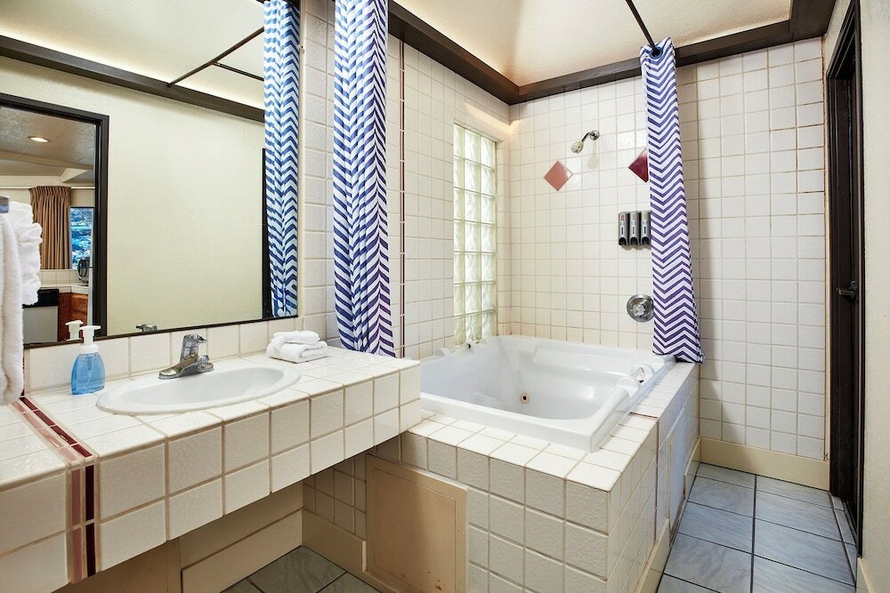 Фото Seaport Village Inn Avalon