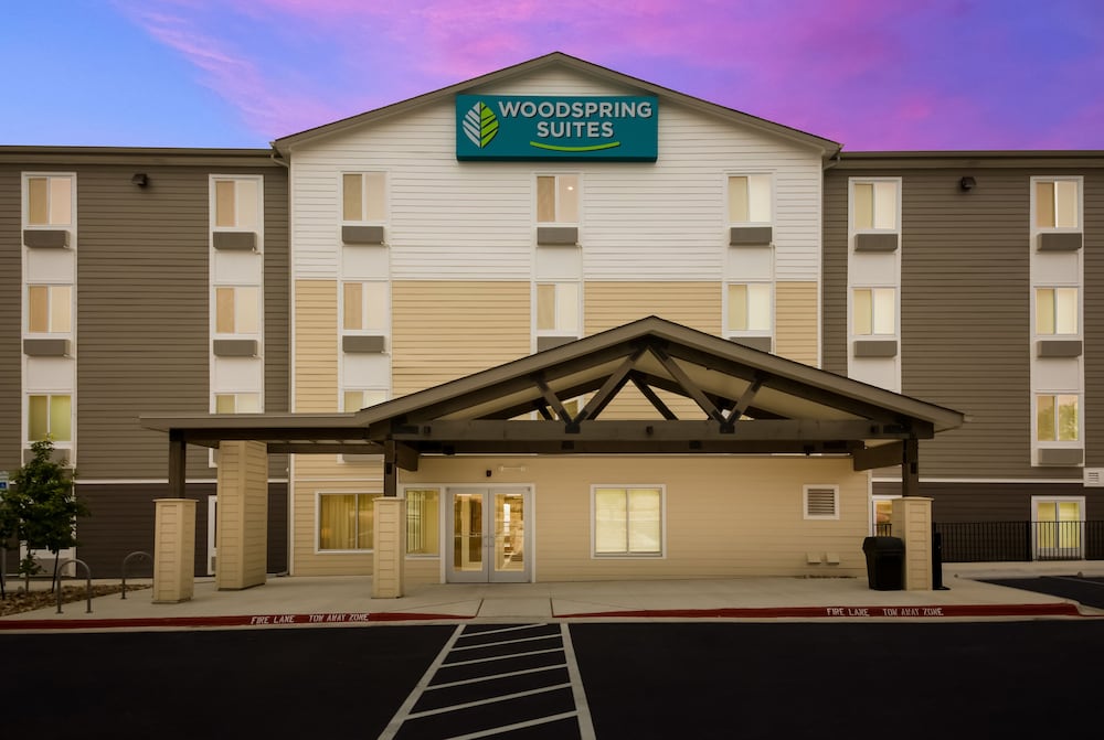 Фото Woodspring Suites Austin Central