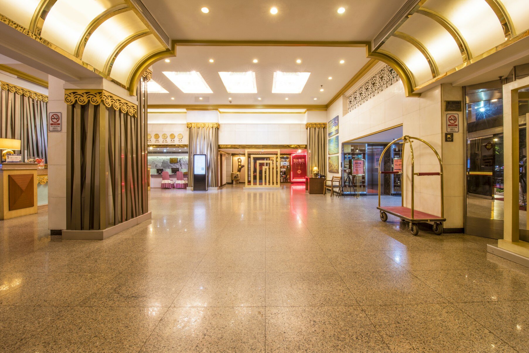 Фото Zhuhai Special Economic Zone Hotel