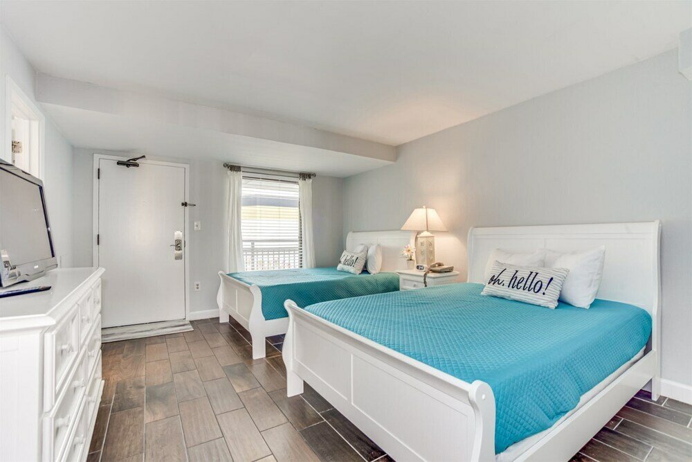 Фото Monterey Bay Suites