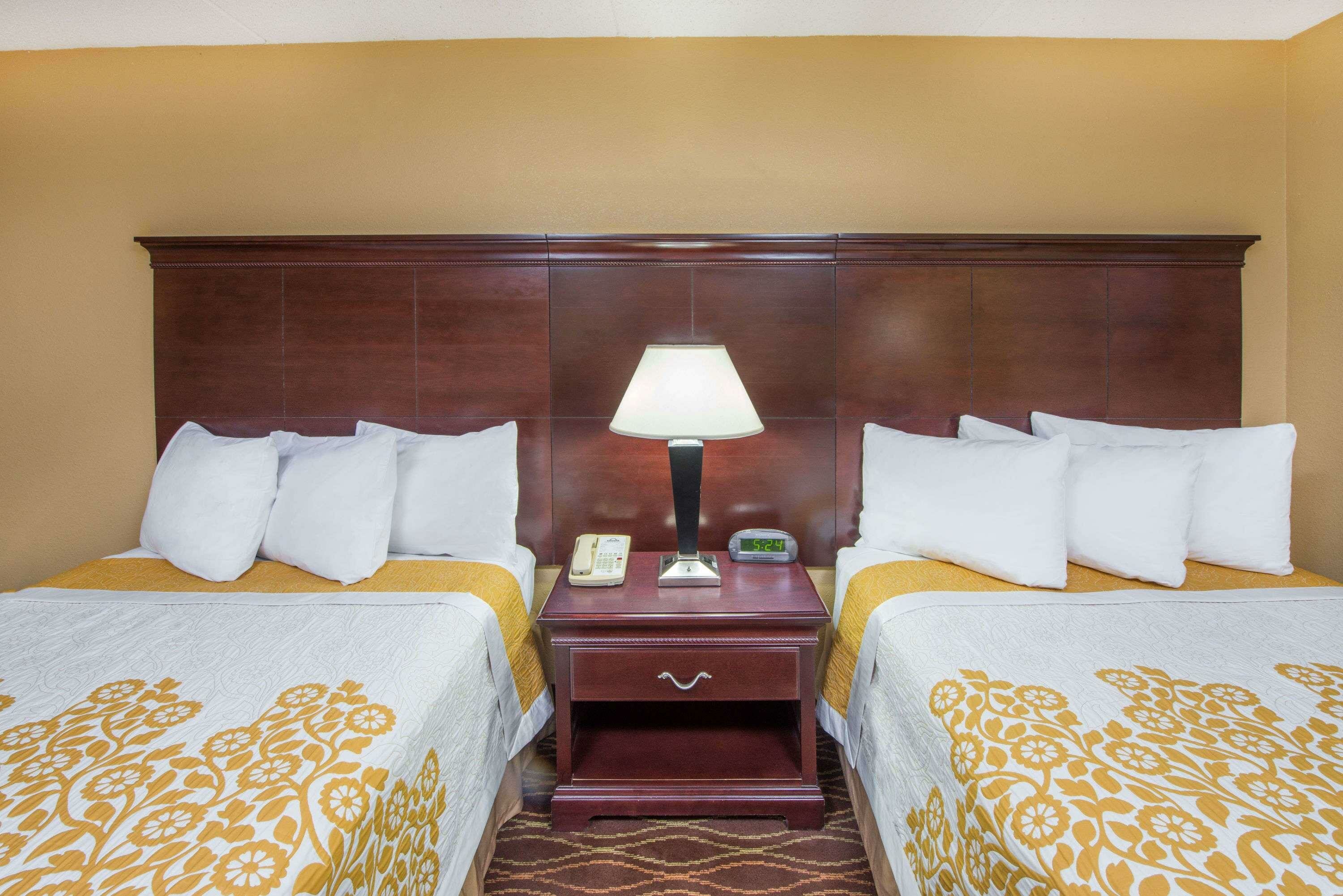 Фото Days Inn by Wyndham Paducah