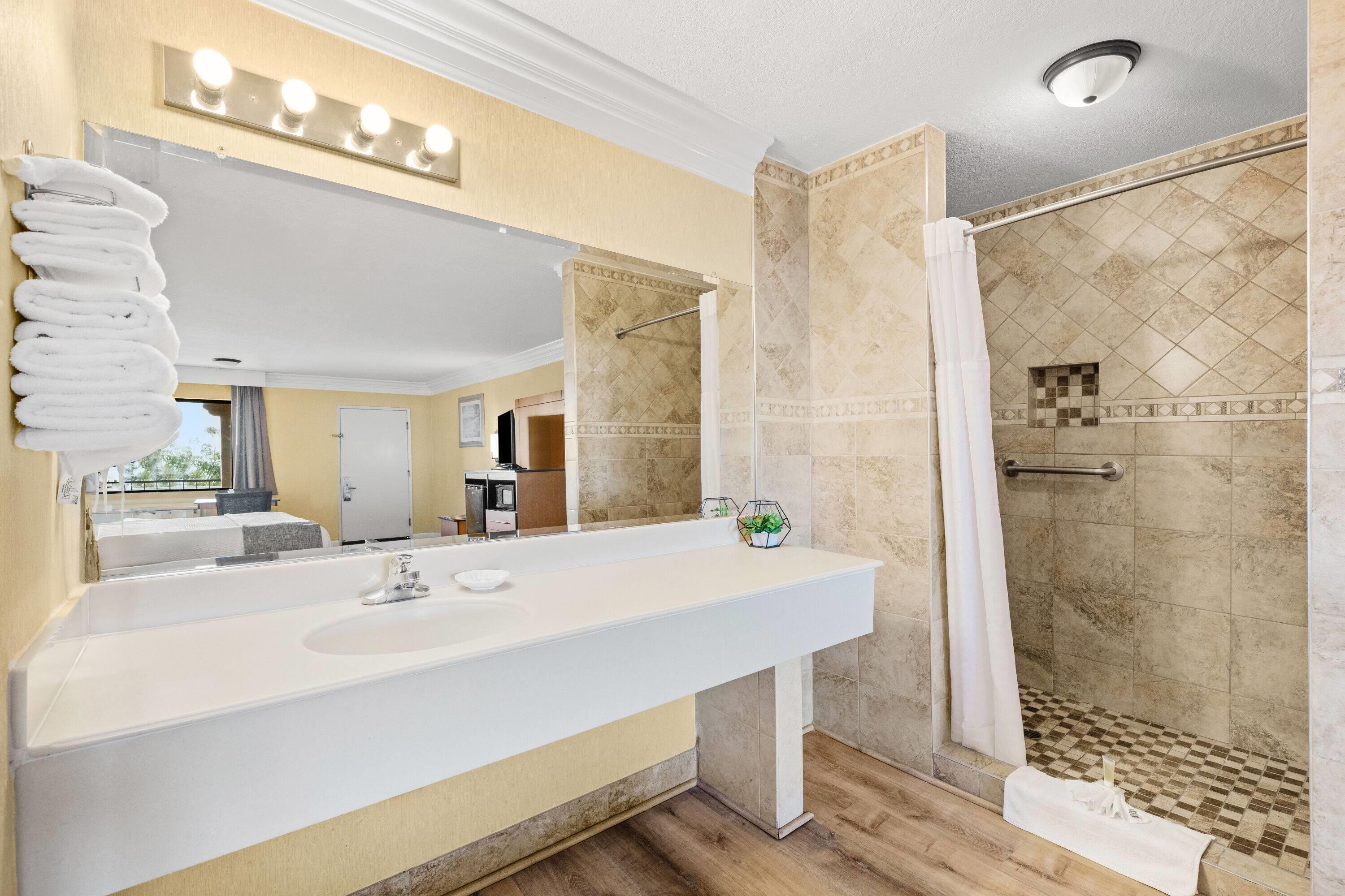 Фото Travelodge by Wyndham San Clemente Beach