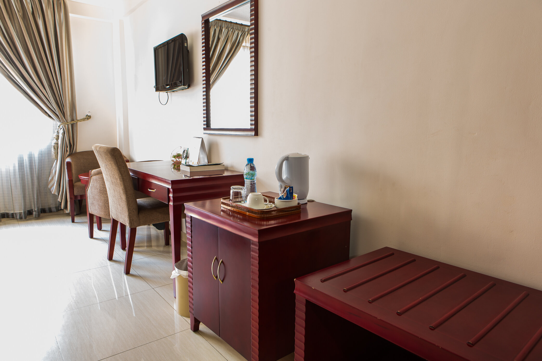 Фото Sunlodge Hotel