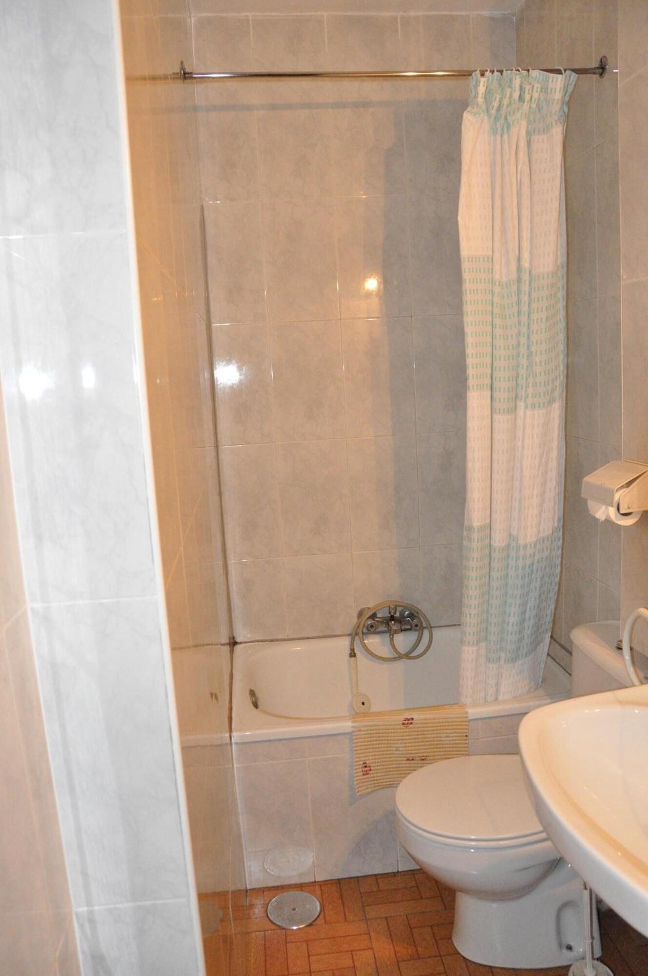 Фото Hostal Los Arcos