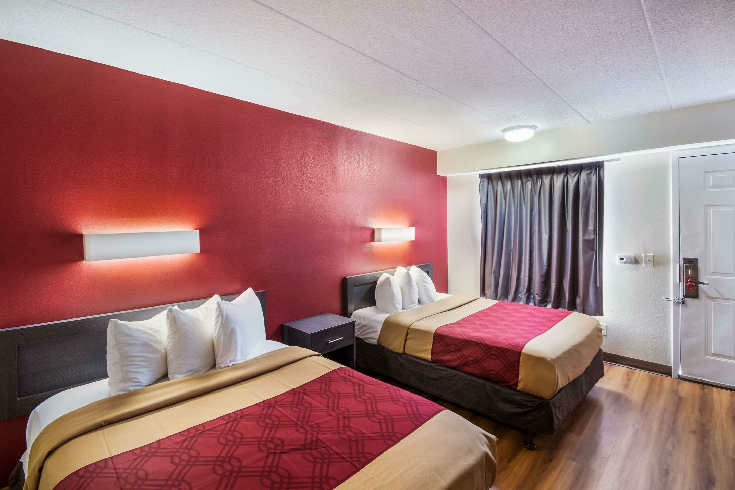 Фото Super 8 by Wyndham Charleston Wv