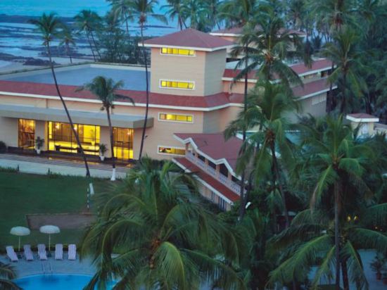 Фото The Retreat Hotel & Convention Centre