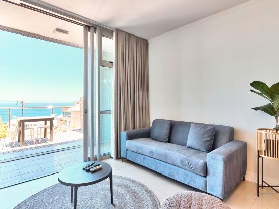 Фото The Crystal Apartments