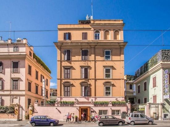 Фото отеля 1