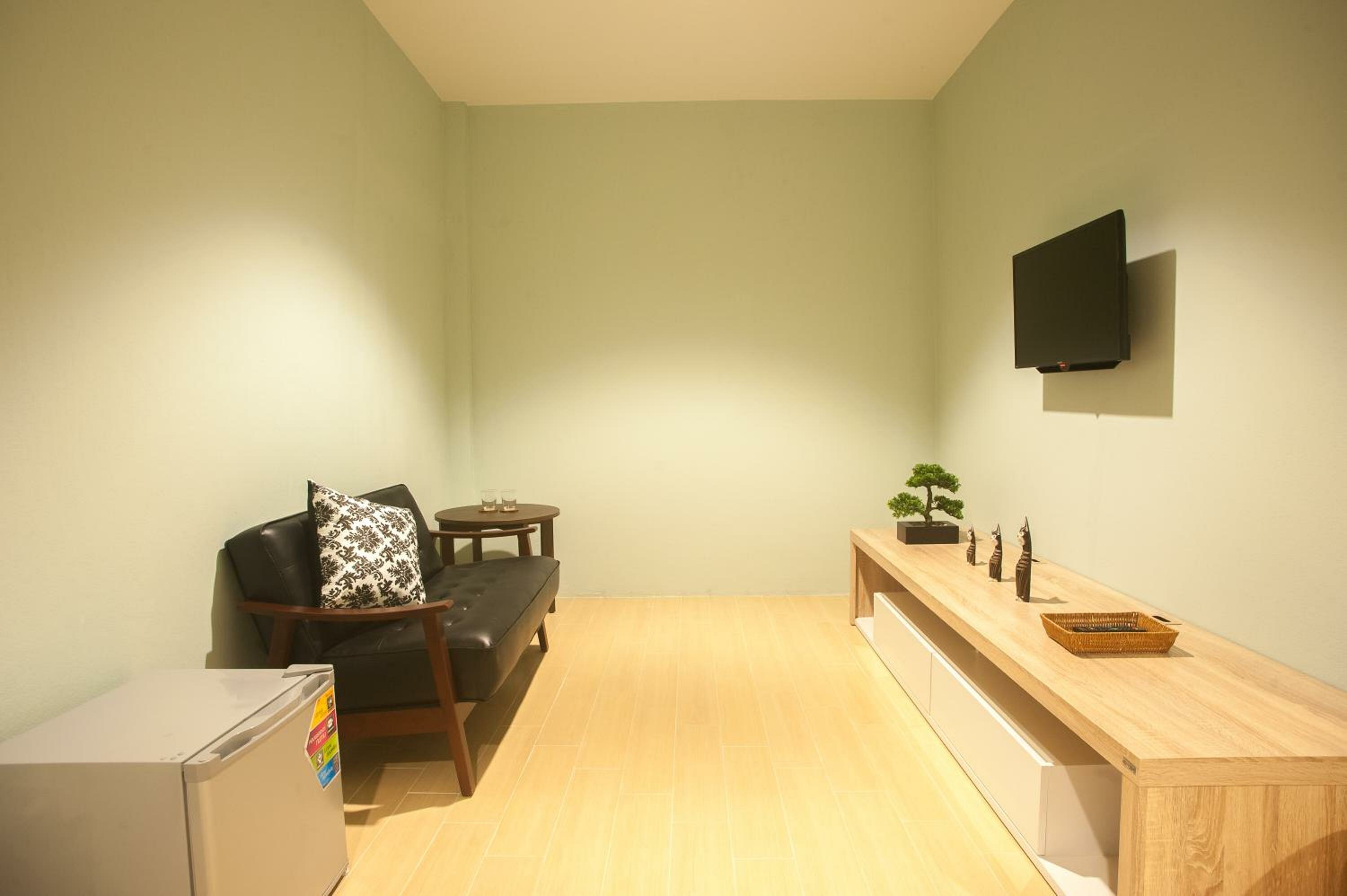 Фото Baan Ploy in - Adults Only - Hostel