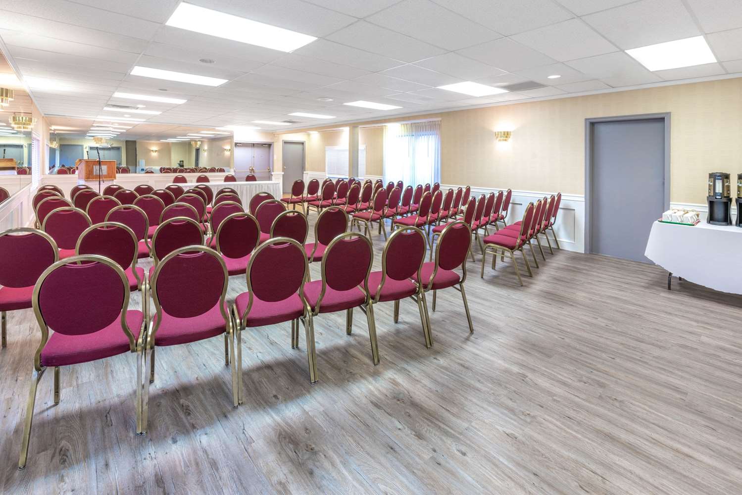 Фото Ramada by Wyndham Coquitlam