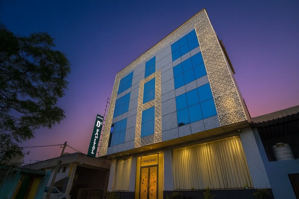 Фото Hotel D'Capitol Delhi Airport