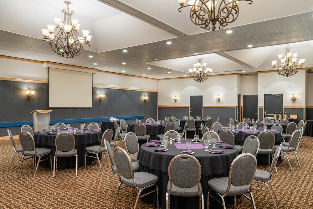 Фото Sternwheeler Hotel and Conference Centre