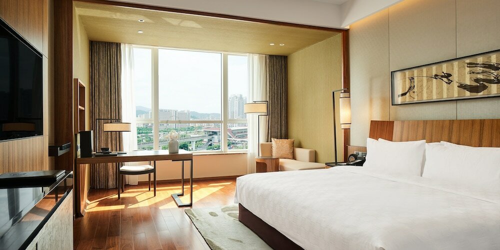 Фото Hualuxe Ningbo Harbor City, an Ihg Hotel